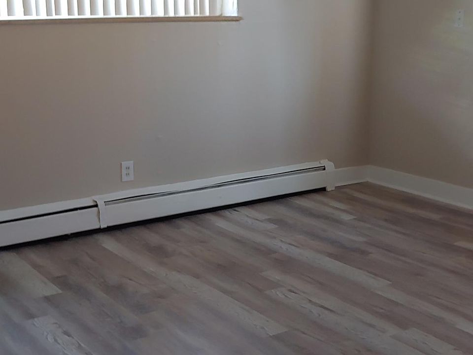 2nd image of 534 Dayton St APT 8