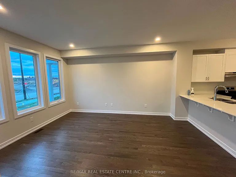 540 Oldenburg Ave — Photo 3