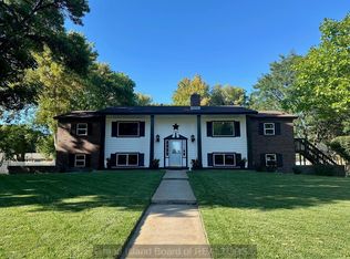 1404 Grand Ave, Grand Island, NE 68801