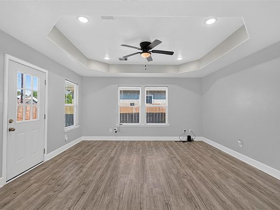 4th image of 8018 Ethel St