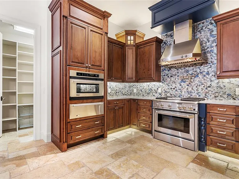 9841 Covent Garden Dr — Photo 15