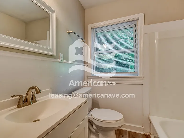 1716394_011_main_bathroom_12862074.jpg