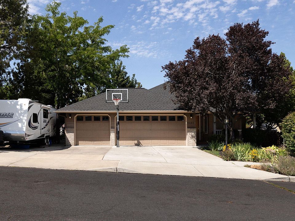 1st image of 2462 NE Lynda Ln