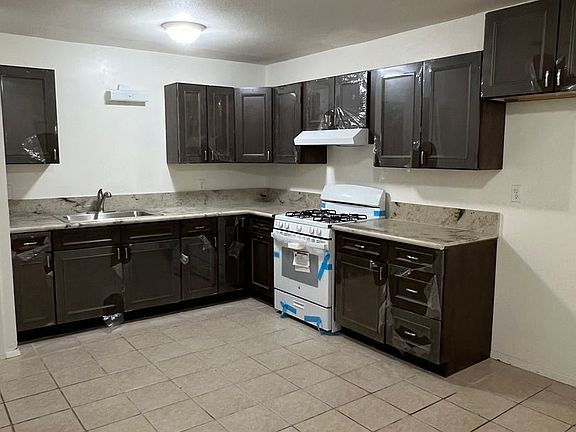 2nd image of 8010 Luxor Ave