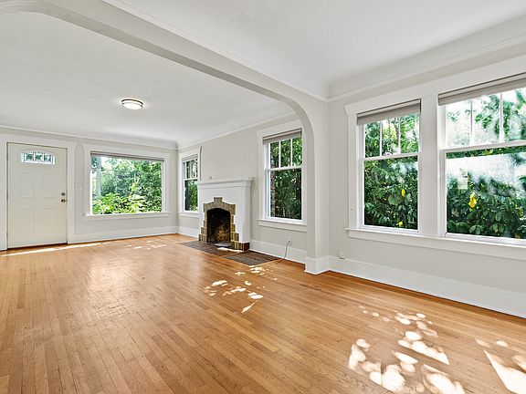 5th image of 816 NW Market St Unit A