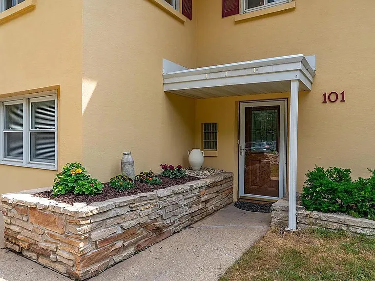 101 N Rosa Rd — Photo 26