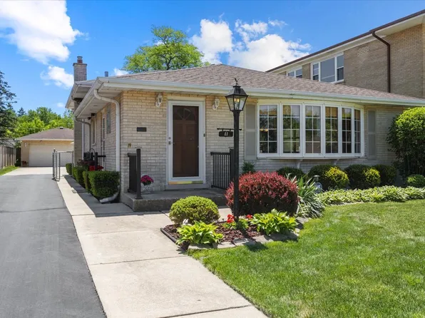 11 Burlington Ave, Western Springs, IL 60558