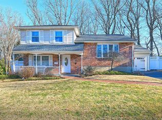 11 Wood Dr, Oyster Bay, NY 11771