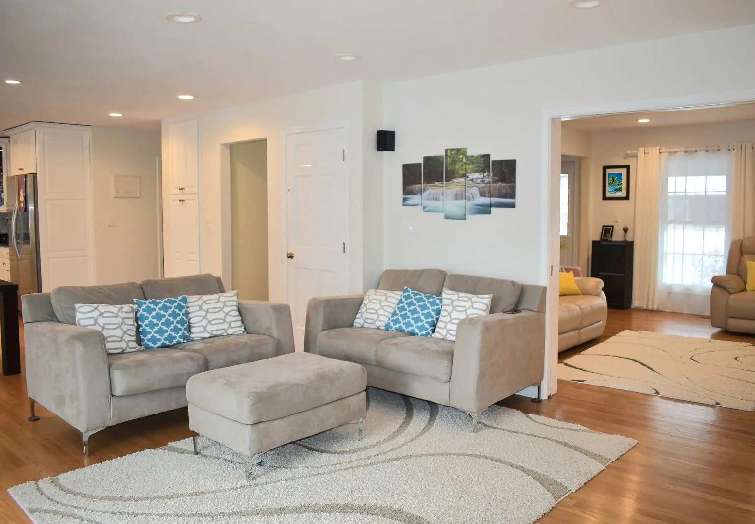 4 bed, 2.5 bath, 2294 sqft, $4,250 — Photo 2
