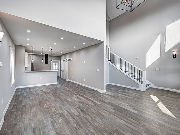 5th image of 2352 Winthrop Ave