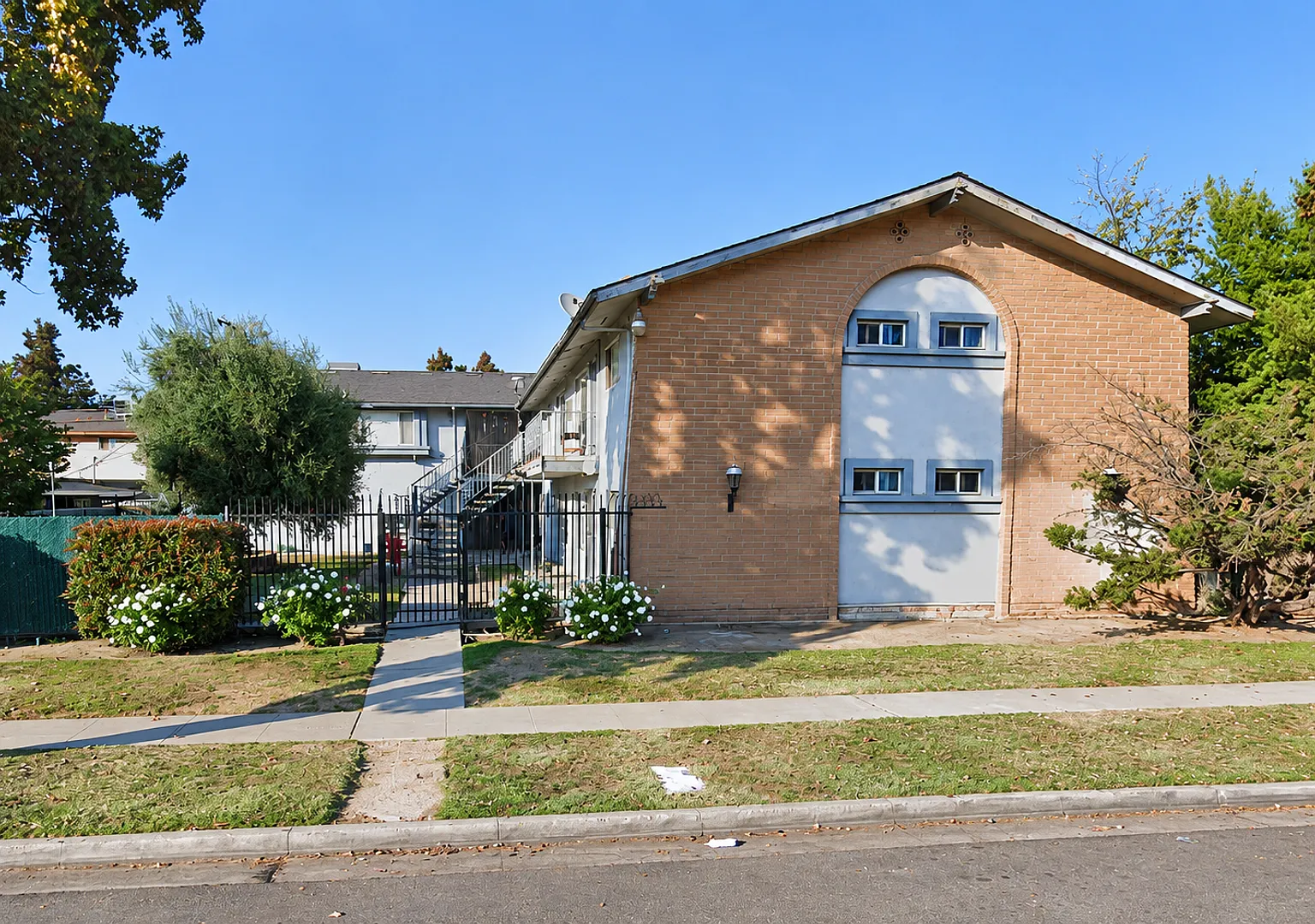 3333 E Fairmont — Photo 1