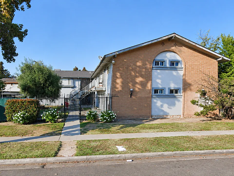 3333 E Fairmont