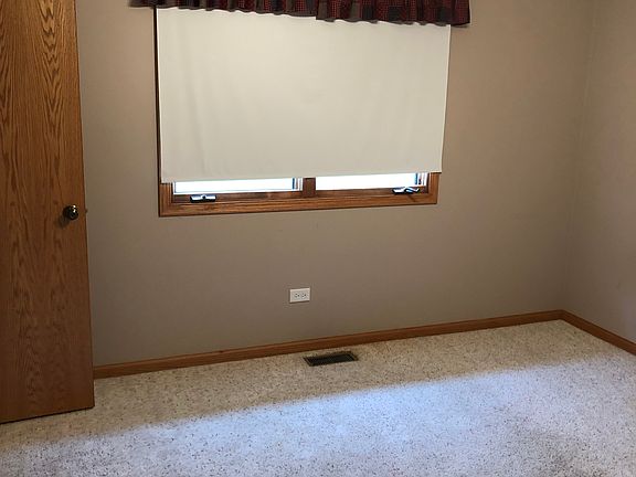 5th image of 720 Joann Dr