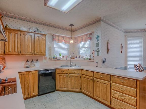 5th image of 10608 Woodland Dr