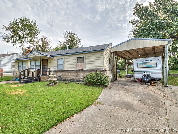 3rd image of 809 N Cedar Ave