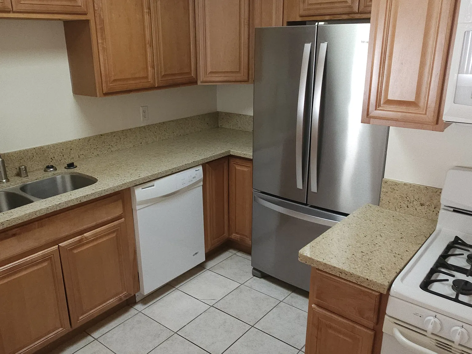 3 bed, 1800 sqft, $4,000 — Photo 3