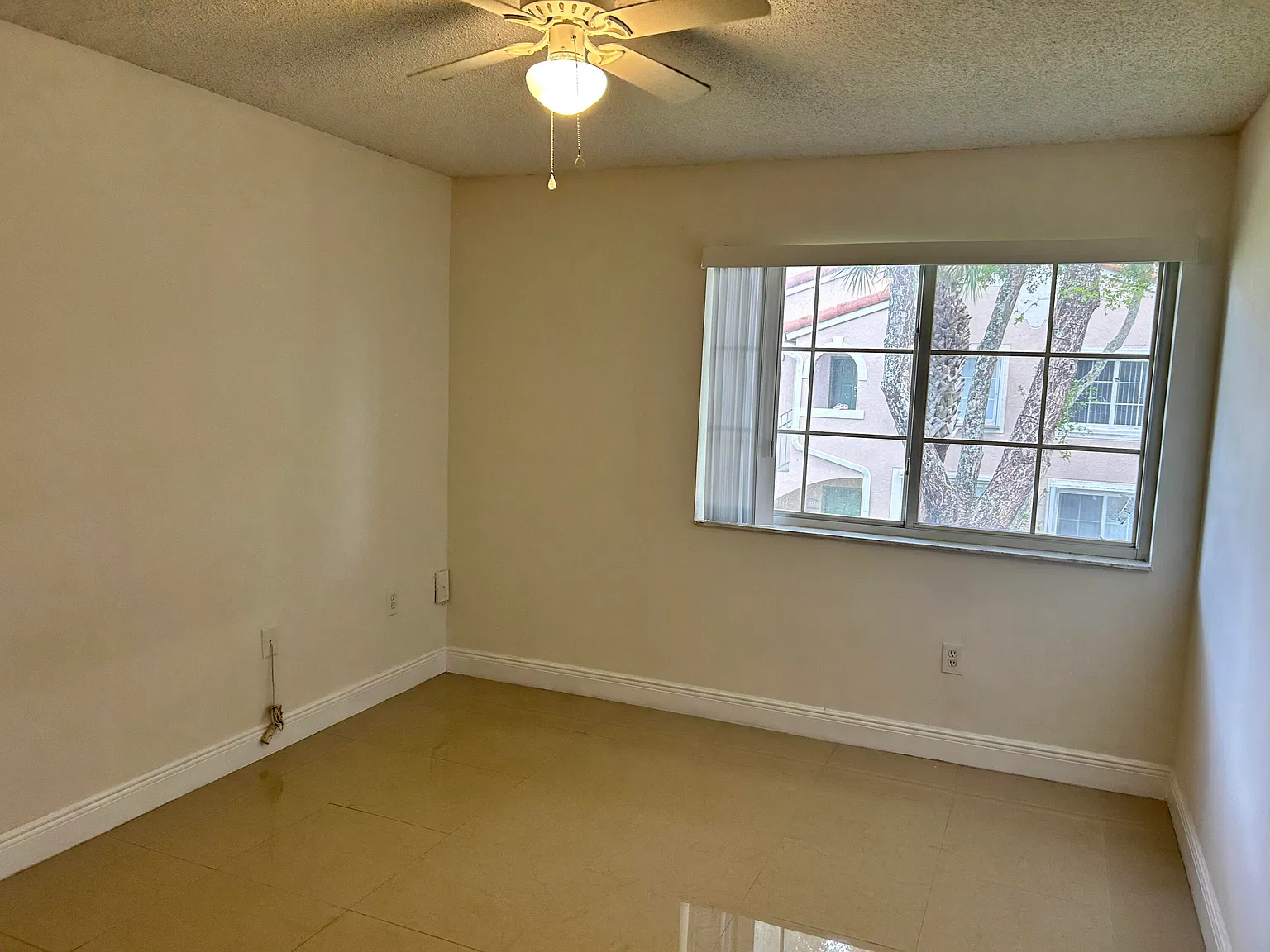 3 bed, 2.0 bath, 1276 sqft, $2,550 — Photo 3
