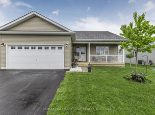 17 Sophie Ln S, Ramara, ON L3V 8J9