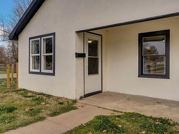 4th image of 601 E Highland Street