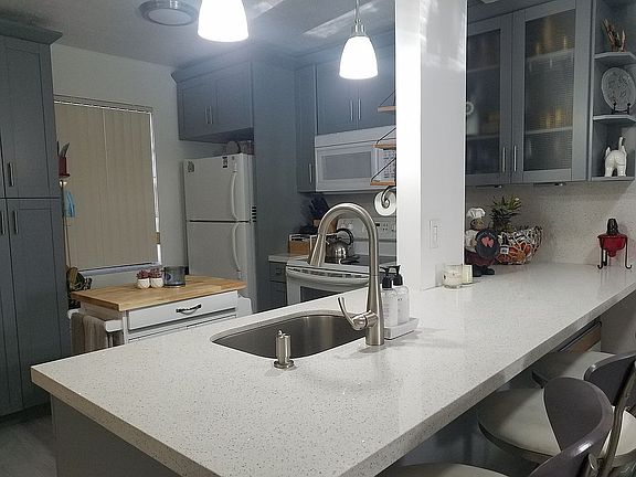 2nd image of 9460 Fontainebleau Blvd