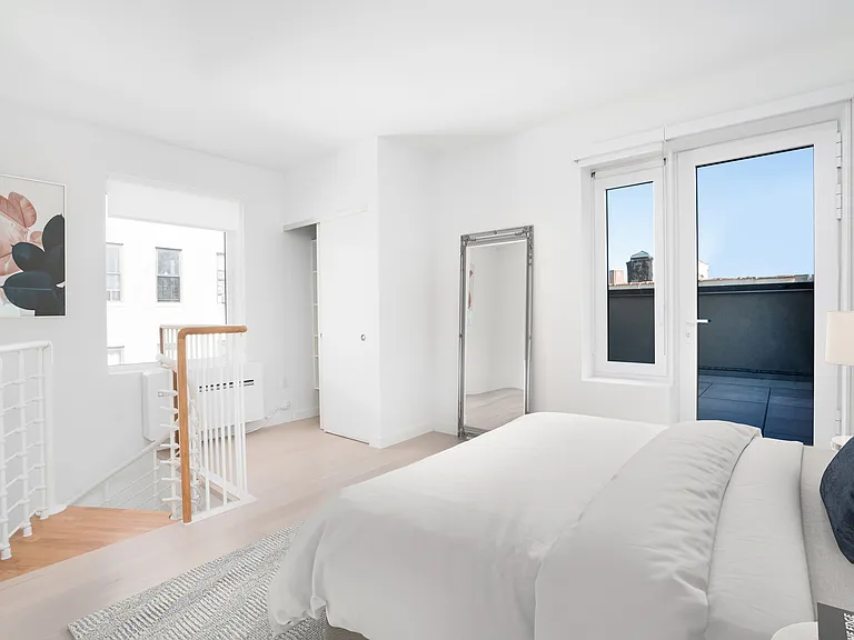 645 E 9th St #PHB — Photo 4