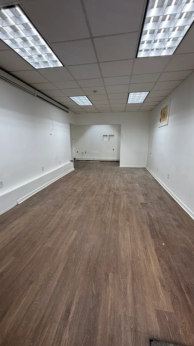 Building Photo - 694 Summer Ave #3