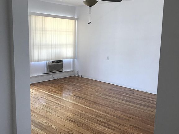 5th image of 10939 Camarillo St
