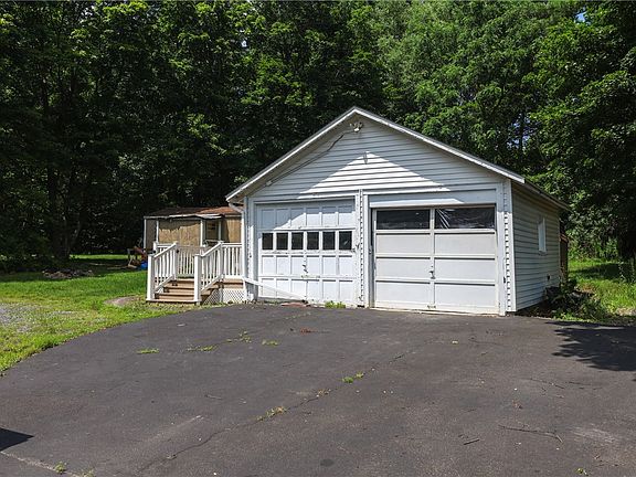 4th image of 1844 Acorn Rd