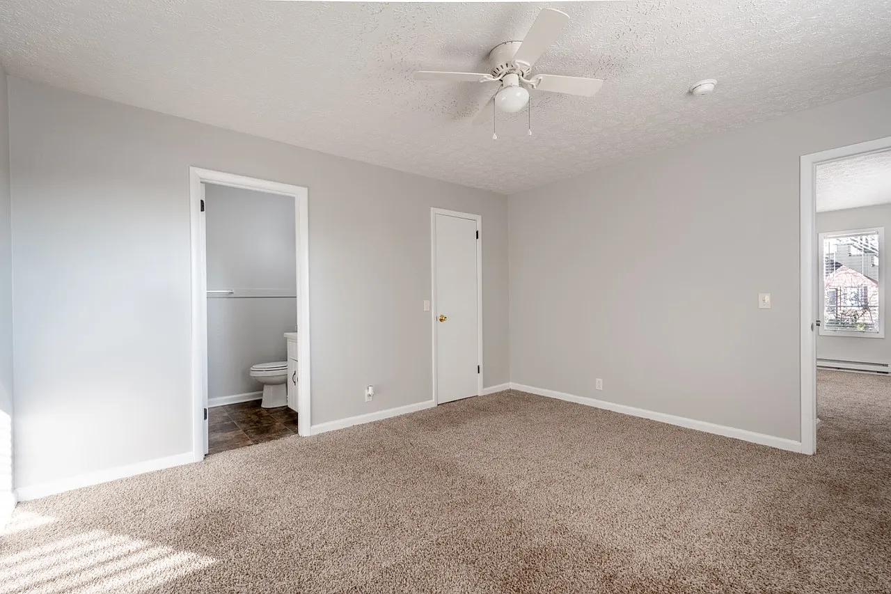 Pinewood Apartments — Photo 3