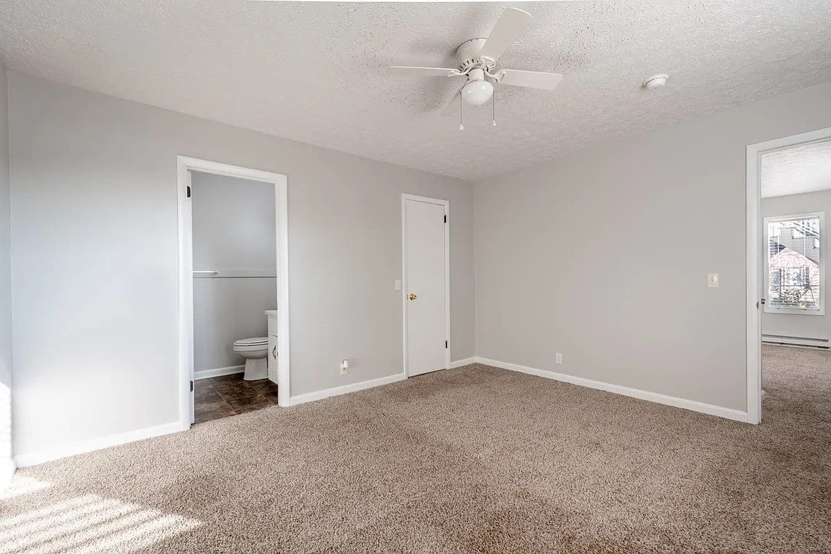 Building Photo - Pinewood Apartments