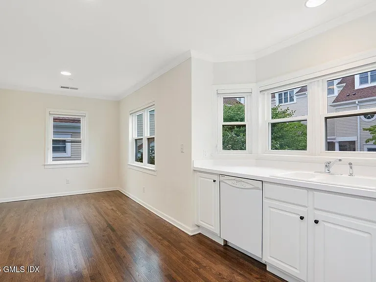 51 Forest Ave #26 — Photo 5