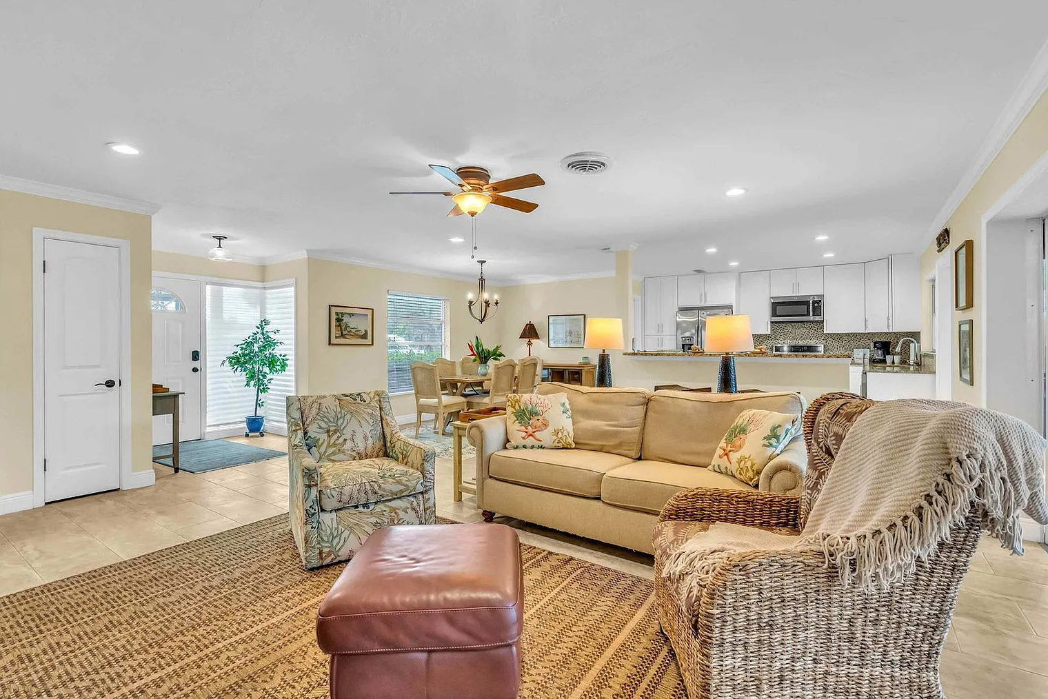 2 bed, 2.0 bath, 1431 sqft, $7,075 — Photo 2