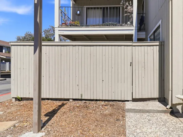 8 Lakeview Court, Novato, CA 94947