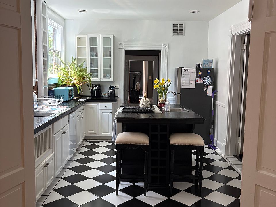1st image of 543 N Broadway APT 1
