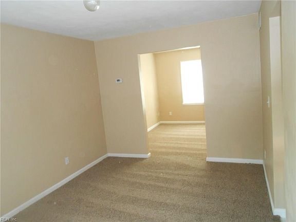 4th image of 1273 Gladiola Cres