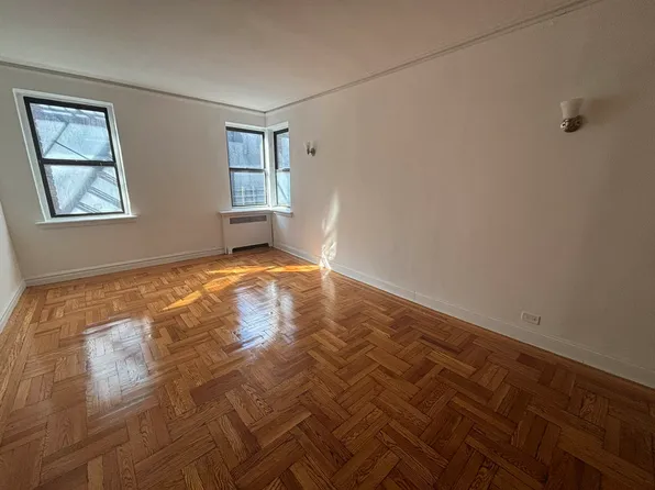 160 Wadsworth Avenue image 1 of 5