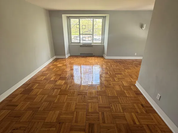 196-32 69th Ave #D, Fresh Meadows, NY 11365