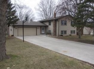 701 Ridge Dr SE, Saint Michael, MN 55376