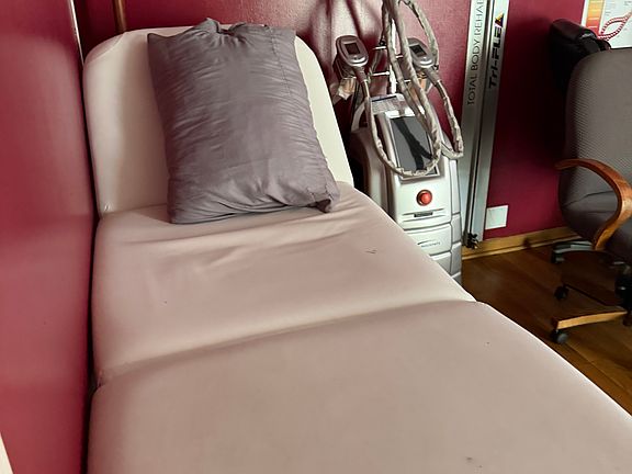 2nd image of 8951 W Cermak Rd