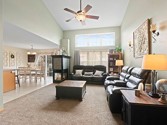 3rd image of 3233 Wineberry Dr