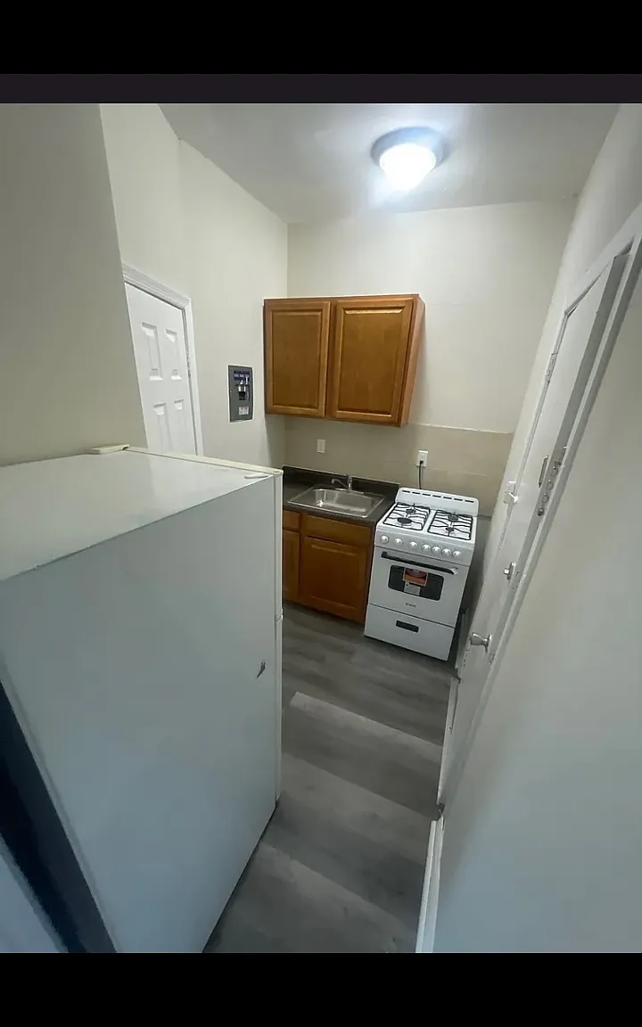 Studio, $1,350 — Photo 1
