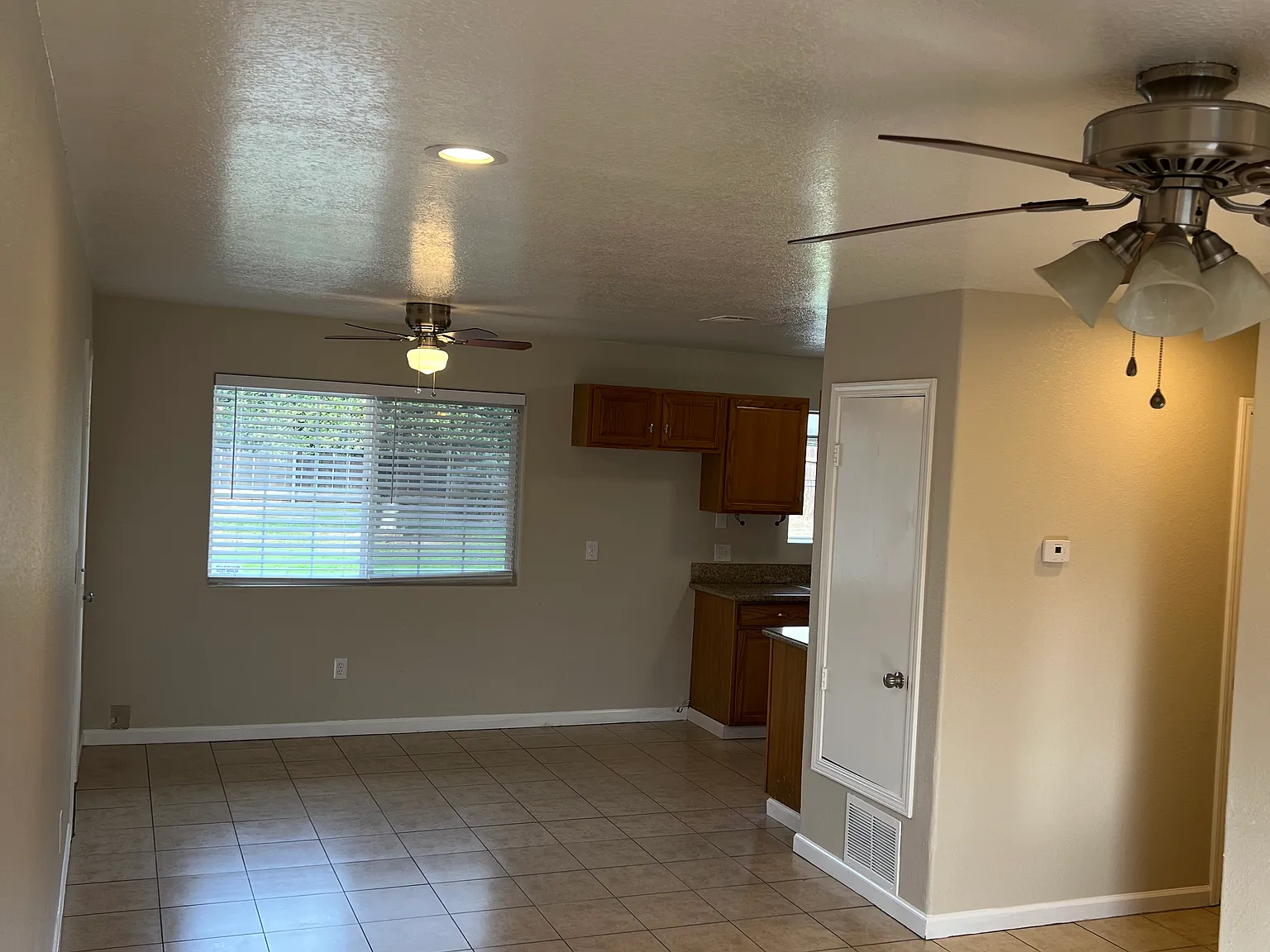 3 bed, 988 sqft, $1,550 — Photo 4