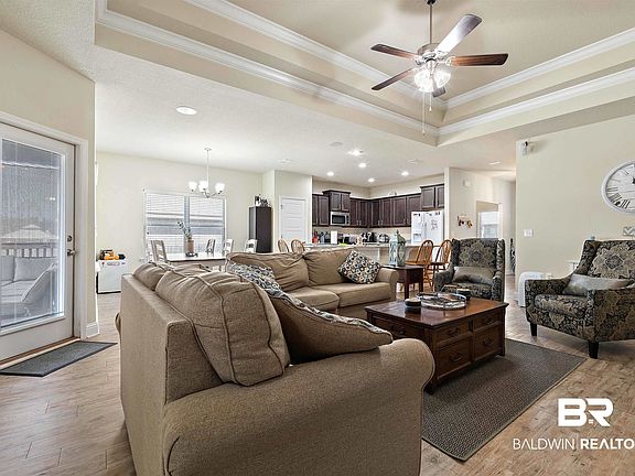 4th image of 11712 Alameda Ct