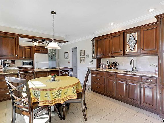 5th image of 115 Northgate Dr