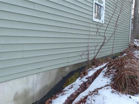 3rd image of 10 Brook Trl W