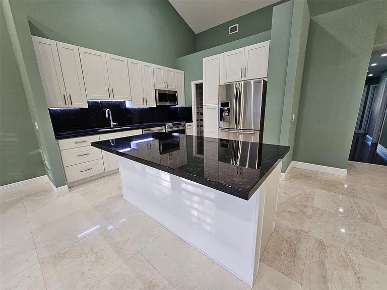 5770 Coach House Cir #F — Photo 6