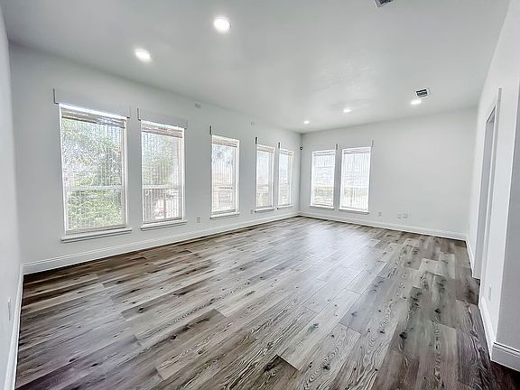 2nd image of 817 W Tucker St #200