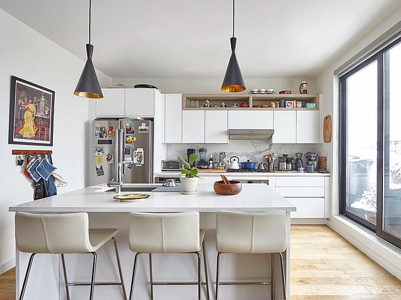 3rd image of 20 Hausman St #3