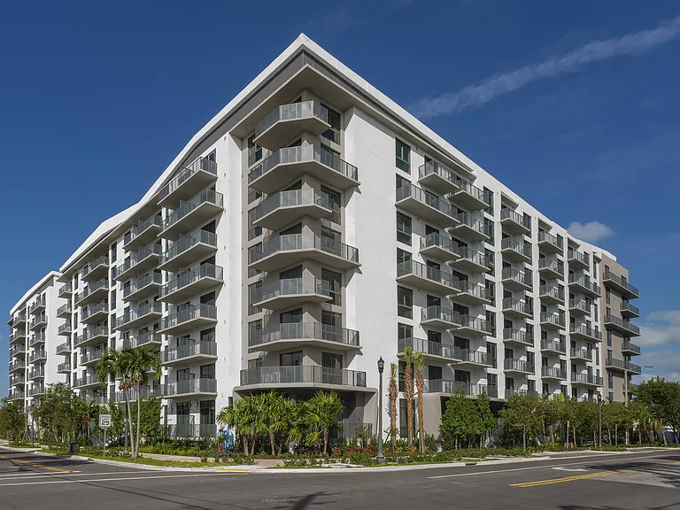 10X Miami River Apartments — Photo 28