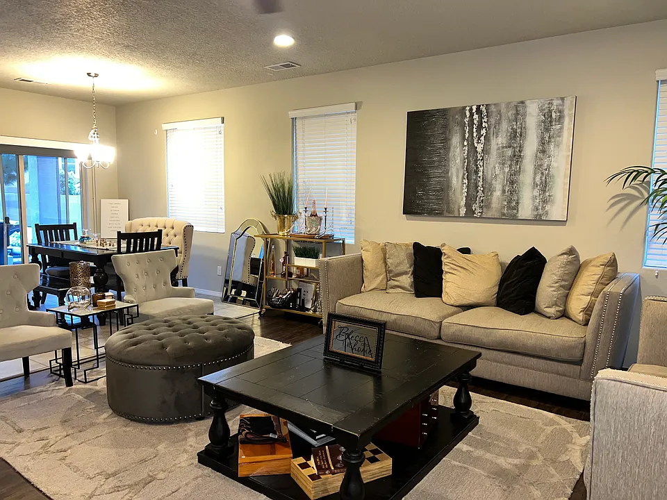 1928 Summer Breeze Dr NW
